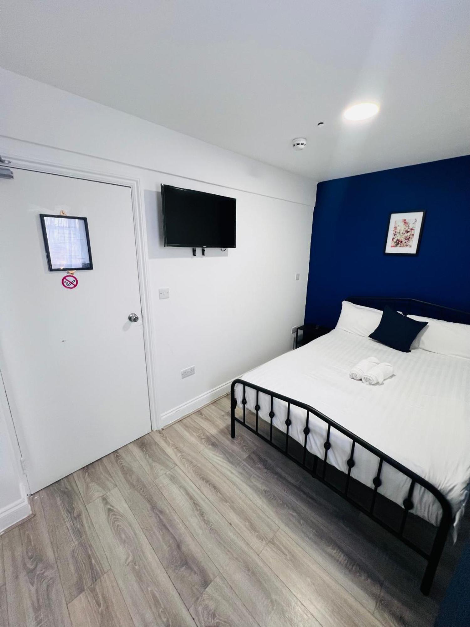 The Bank Hotel Barking  Bagian luar foto