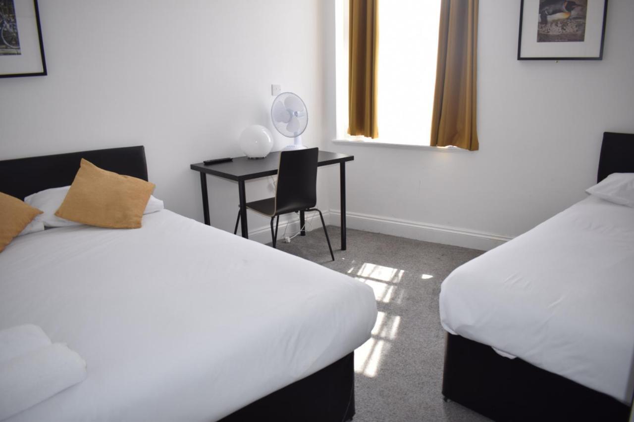 The Bank Hotel Barking  Bagian luar foto
